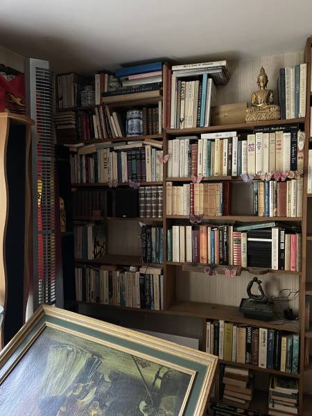 Bibliothque prete à être vider par l'entreprise OBEN en Normandie