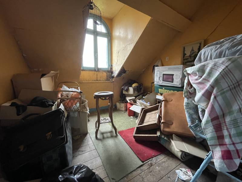 seconde partie d'un grenier dans une maison de maitre en normandie