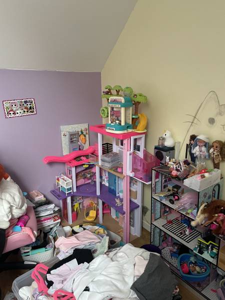 Démontage de meubles volumineux lors d’un débarras à Yvetot