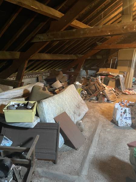 Choisir la bonne entreprise de débarras en Normandie